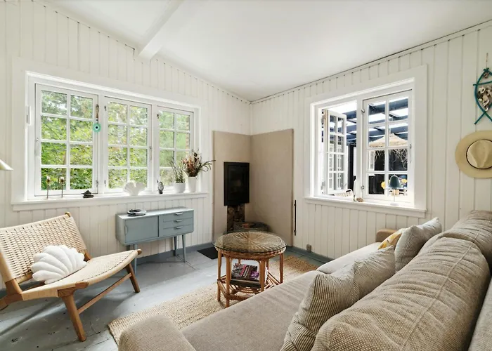 Semesterbostad Cozy Summerhouse On Bornholm